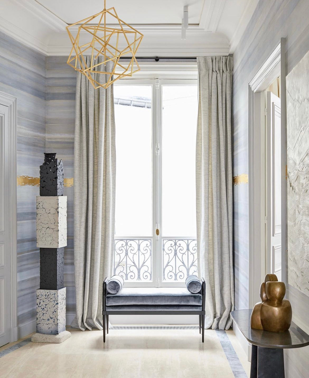 Tende per l'arredamento classico: come scegliere il tessuto, stile e colori