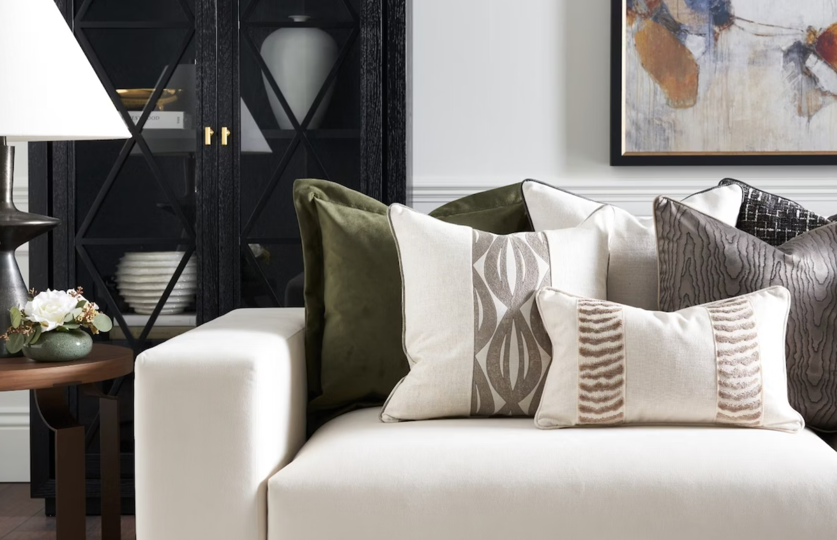 Come scegliere i cuscini perfetti per il tuo divano