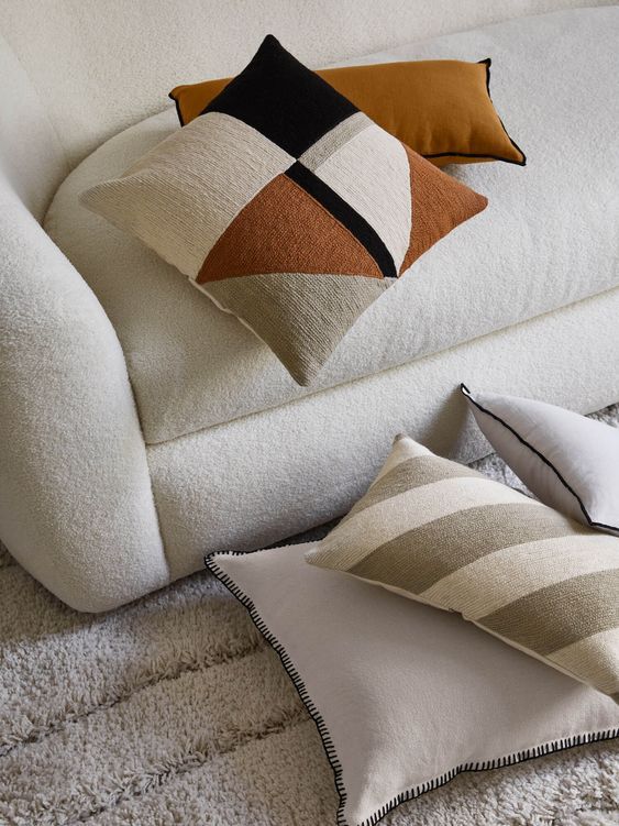 Cuscini in Lana e Cashmere su Misura: Il Comfort Personalizzato per la tua Casa